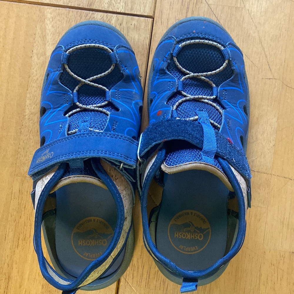 Boys size 2 OshKosh sandals
